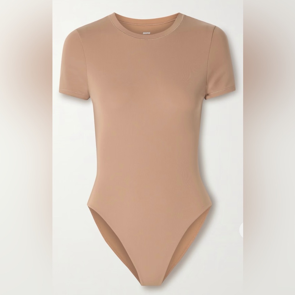 SKIMS Fits Everybody T-shirt Bodysuit in Sienna. Size Small. New no tags.